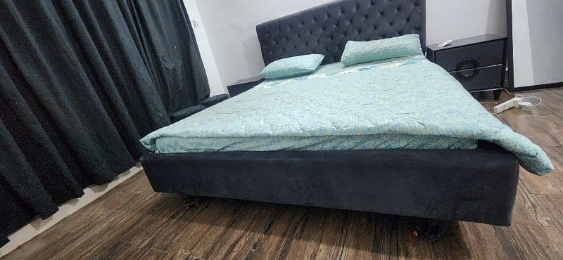 king size bed with side draws in negotiable price 4