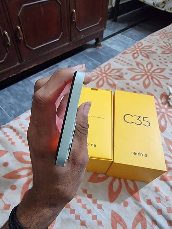 Realme c35 4