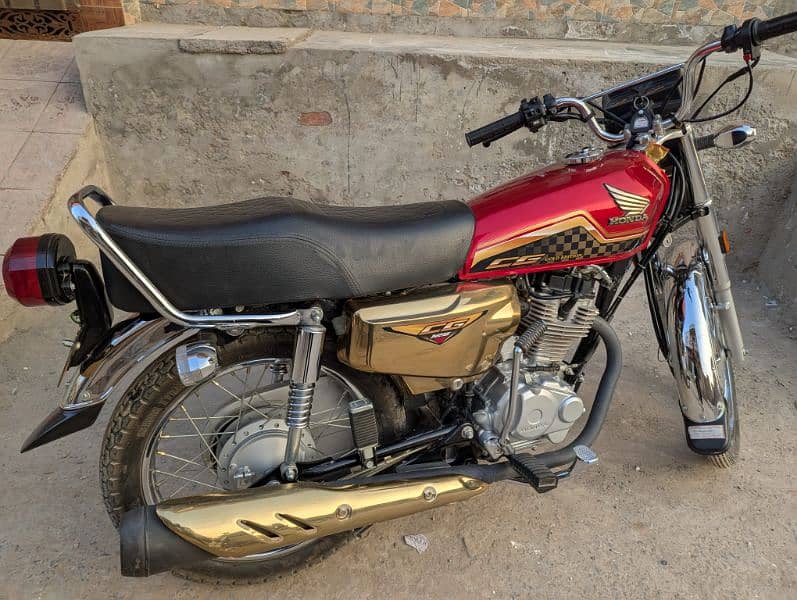 Honda 125 Self Start  Gold Edition 2024 0