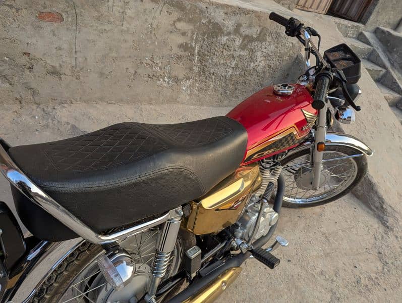 Honda 125 Self Start  Gold Edition 2024 1