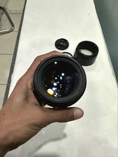 Canon 85mm 1.8 With both caps and Hood