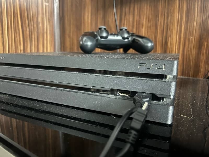 PS4 PRO 1TB 1