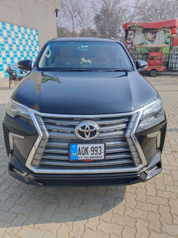 Toyota Fortuner V 2020 0