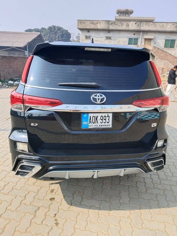 Toyota Fortuner V 2020 3