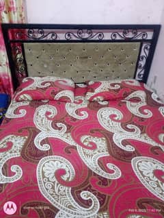 Iron bed or mattress bhi hai, 5/6 size