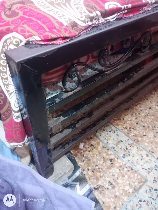 Iron bed or mattress bhi hai, 5/6 size 1