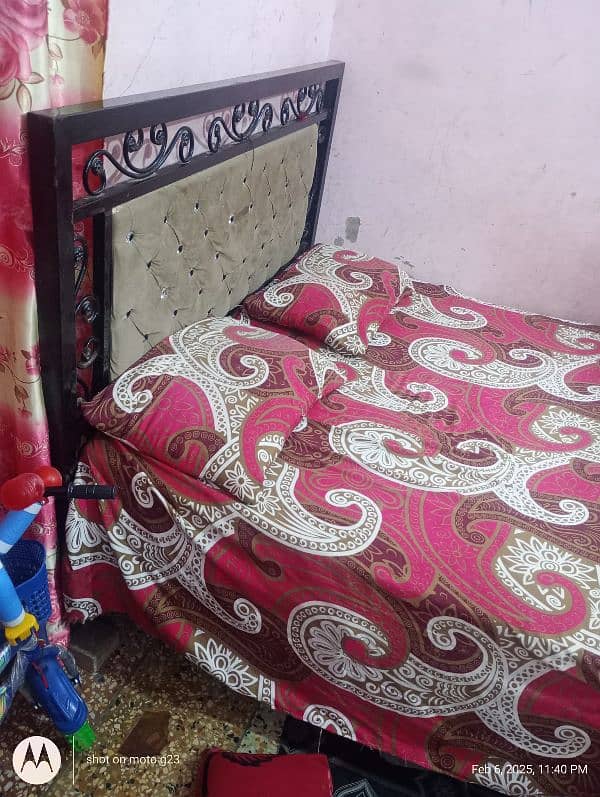 Iron bed or mattress bhi hai, 5/6 size 3