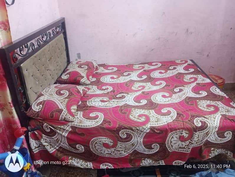 Iron bed or mattress bhi hai, 5/6 size 4