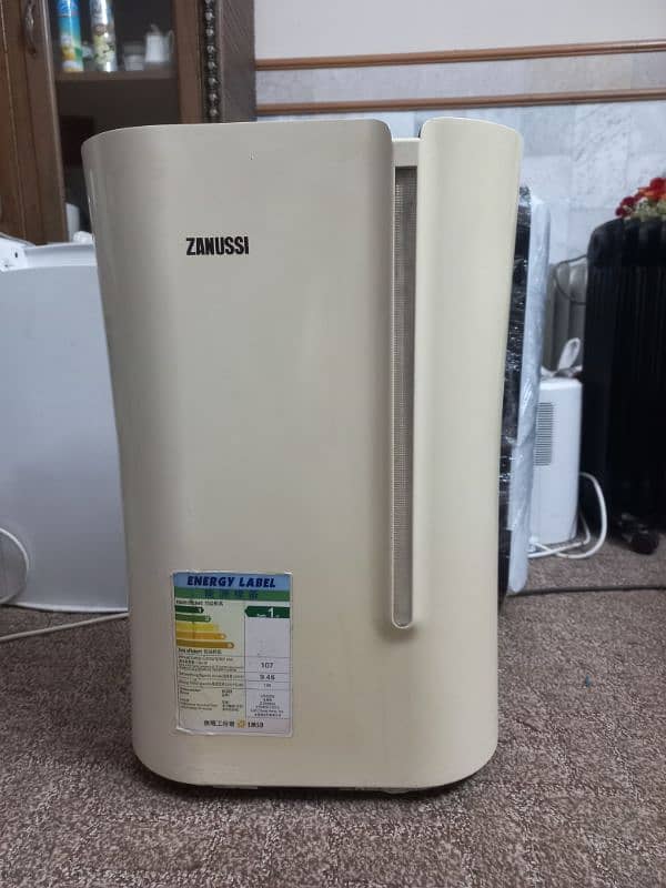 Dehumidifier with ionizer and UV sterilization 0