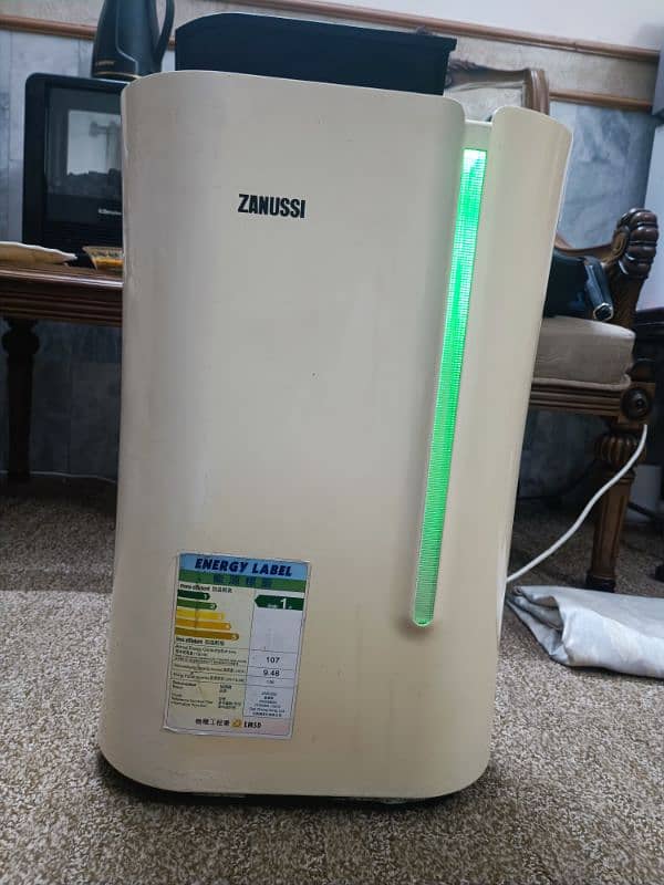 Dehumidifier with ionizer and UV sterilization 2