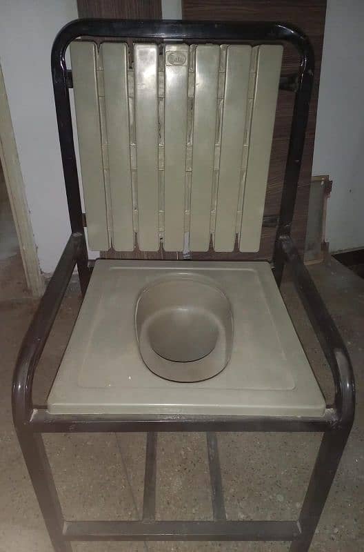 Bath Commode Chair like new piece 0