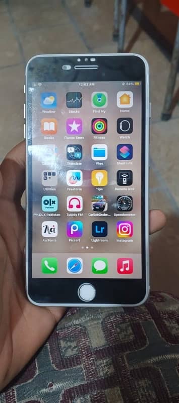 IPHONE 8 plus non pta 256gb ha battery chnge ha back thori si break ha 0