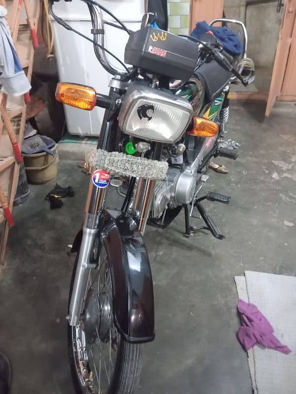 United CD 70 cc urgent for sale WhatsApp on hai,,0327-8290787 0