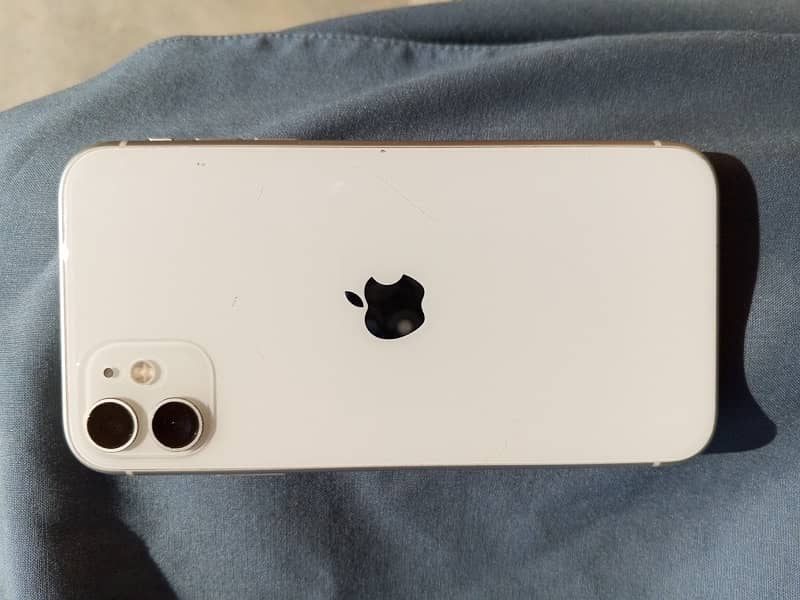 iPhone 11 (64GB) in Great Condition – 9/10 2