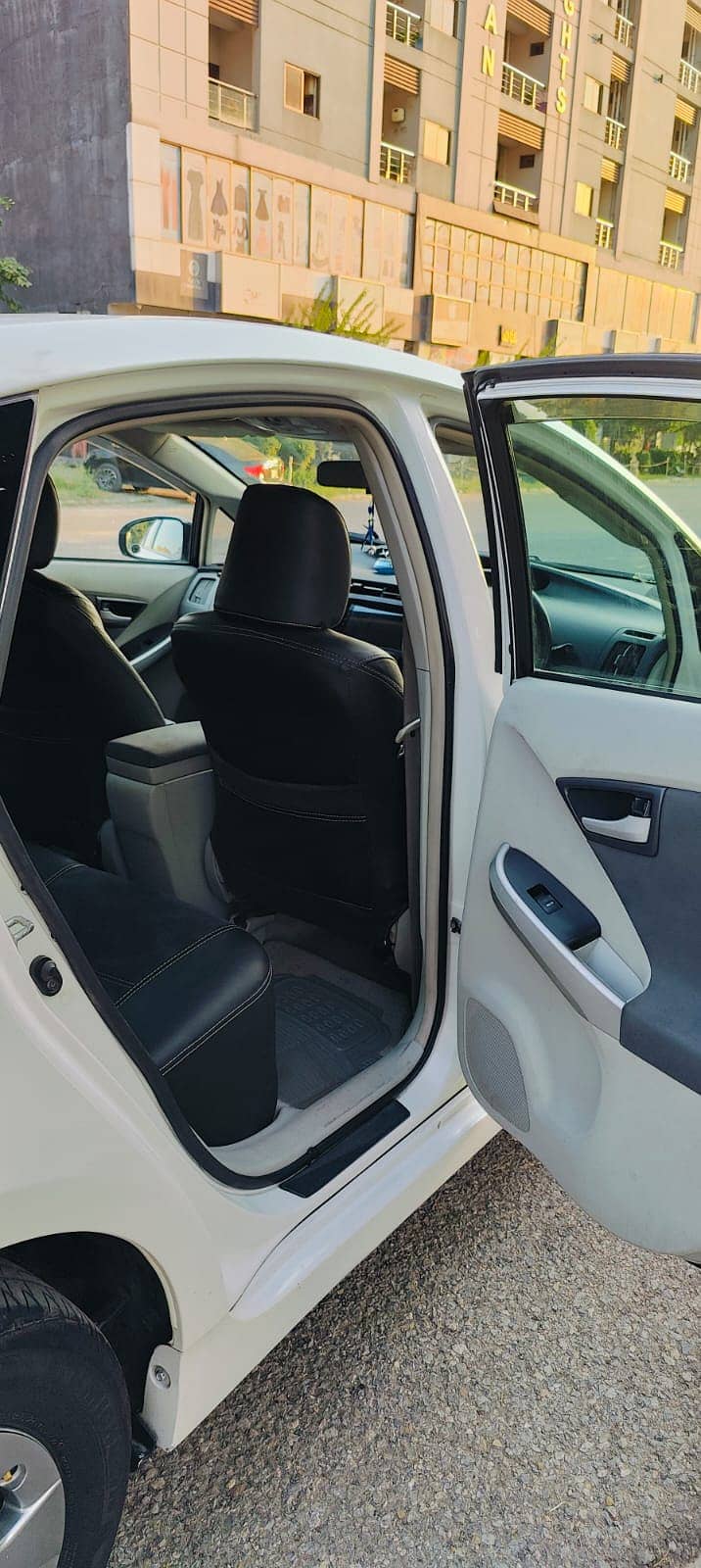 Toyota Prius 2010/2022 Neat and Clean just buy and drive 7