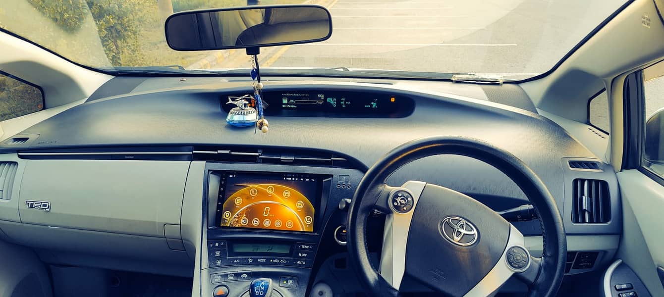 Toyota Prius 2010/2022 Neat and Clean just buy and drive 8