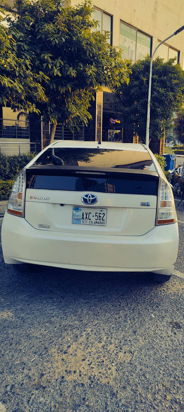 Toyota Prius 2010/2022 Neat and Clean just buy and drive 9