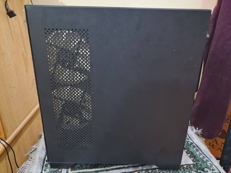 Boost wolf pro case with 4 rgb fans 3