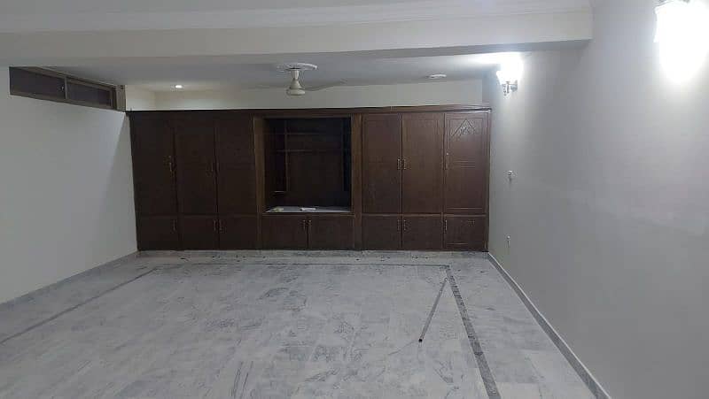 Ground floor with basement hall for rent in I-14/1, corner house. 16