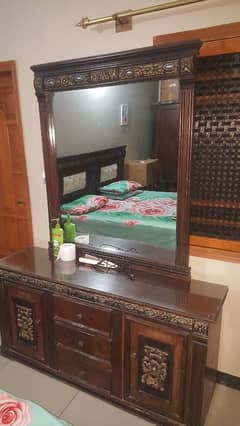 chiniot dressing table for sale. condition 8/10