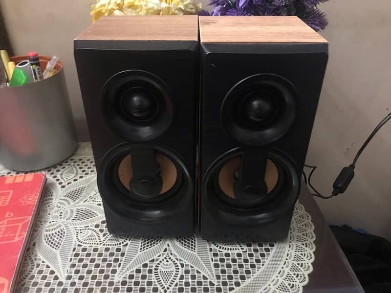 mini speakers in new condition 1