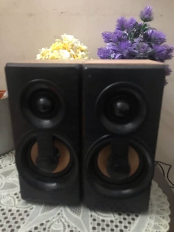 mini speakers in new condition 2