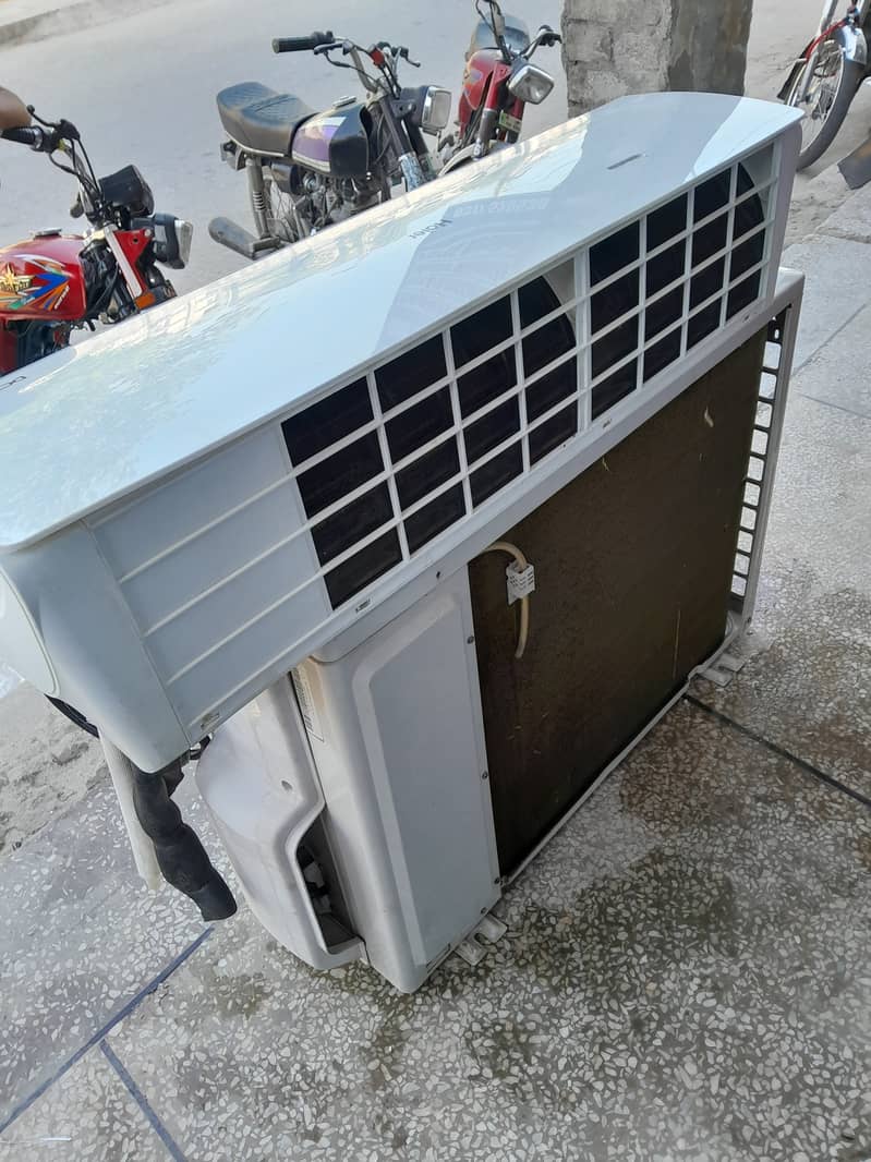 Haier 1.5 Ton inverter Ac for sale. Contact number 03175720260. 3