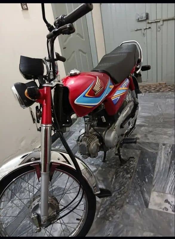 Honda CD70 3