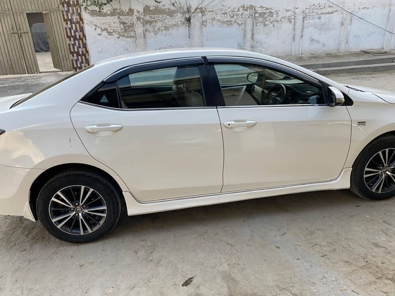 Toyota Corolla Altis 2018 4