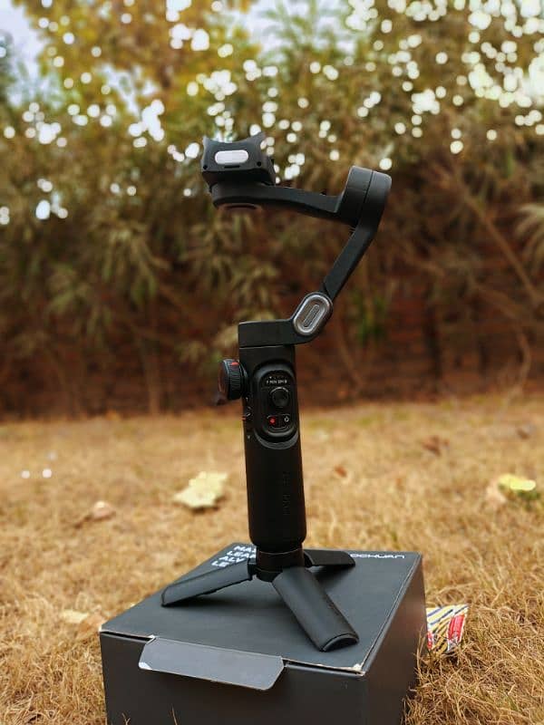 AOCHUAN Smart XE Gimbal For Sale – Like New. 2 month used 9