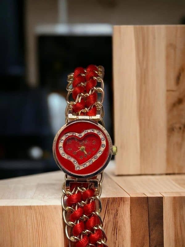 Women's Quartz Round Dial Red Dori Chain Strap Bracelet Watch - 1 PC 0