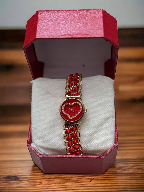 Women's Quartz Round Dial Red Dori Chain Strap Bracelet Watch - 1 PC 1