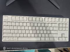 Skyloon GK87 white keyboard