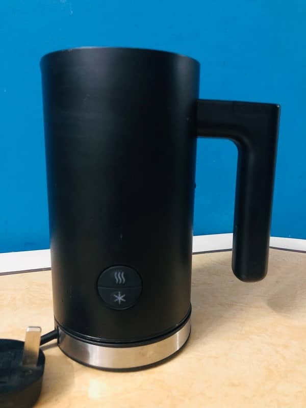 Nespresso inissia Coffee Machine along with Milk Frother 6