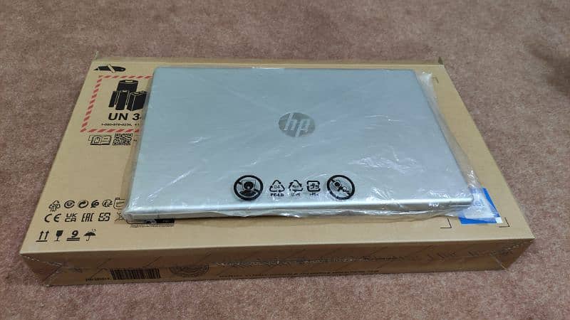 HP core i5 13th-Gen 512gb SSD 9