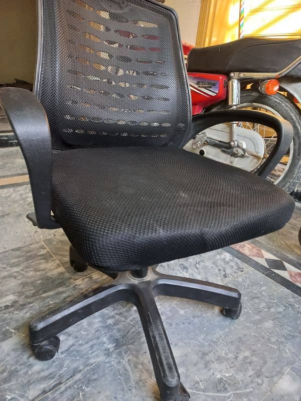 computer Table with Flexible Chair 1