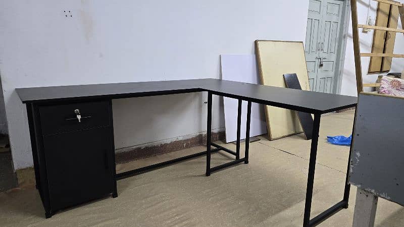 corner table for computer and laptop workstation 2