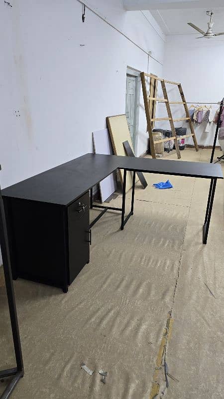 corner table for computer and laptop workstation 4