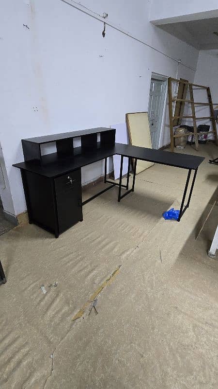 corner table for computer and laptop workstation 5