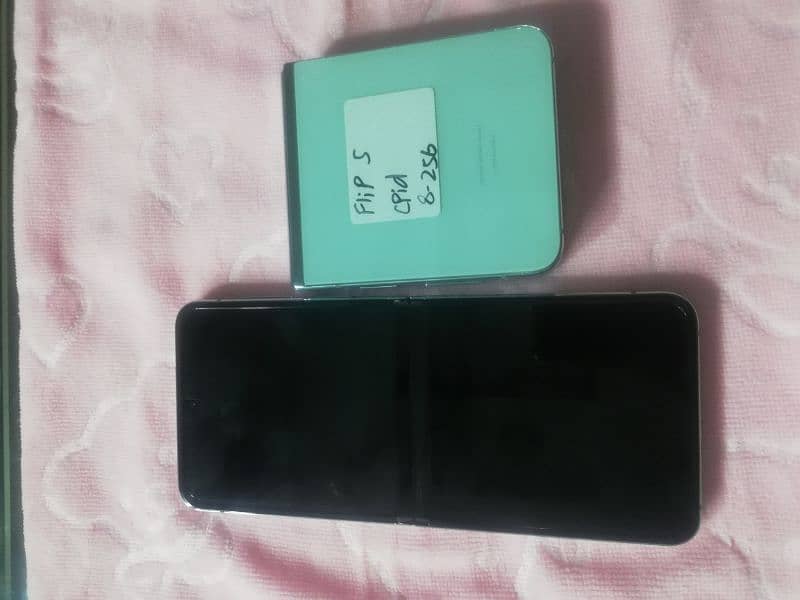 Samsung galaxy Z FLIP 5 green 256gb pta 1