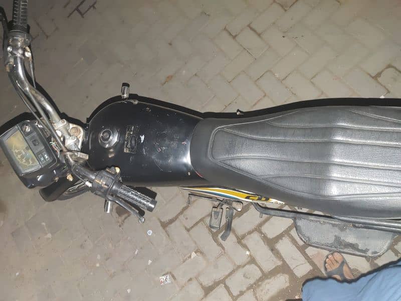 Honda CD 70 2014-15 model. exchange possible with pridor 2