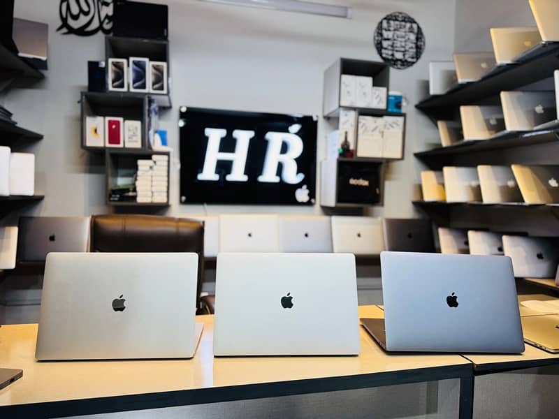 Macbook Pro Core i9 2019 16 inch 4GB CARD Qty Available In Best Price 0