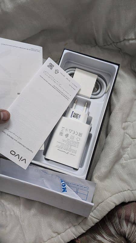 vivo v40e for only month use box Open condition 7