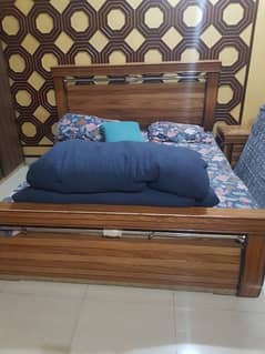 king size wooden bed