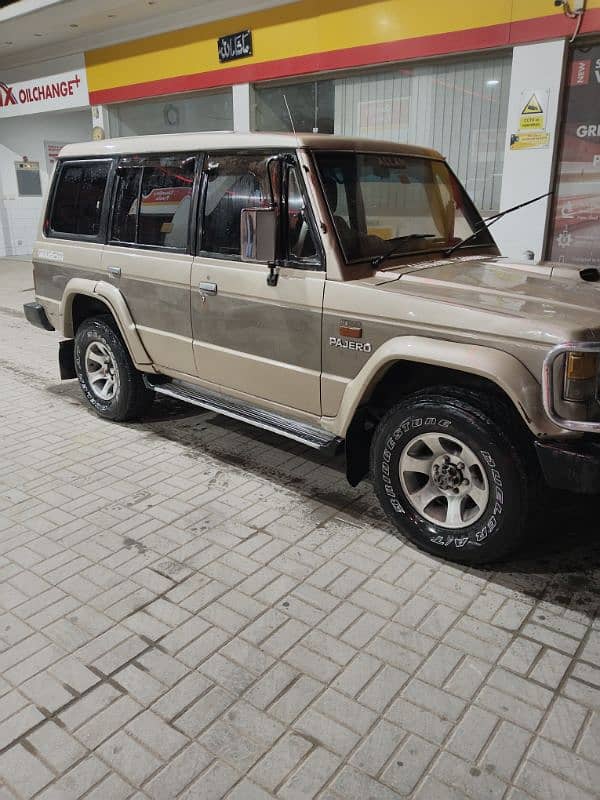 Mitsubishi Pajero 1990 1