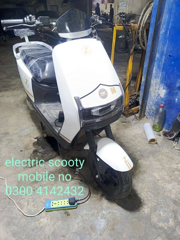 united 100cc scooties 49cc japanese scooties contact at 03004142432 0