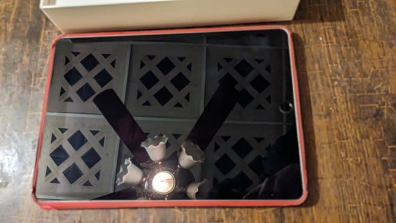 Apple iPad 9th Generation 256 GB LLA with Box and Charger 2