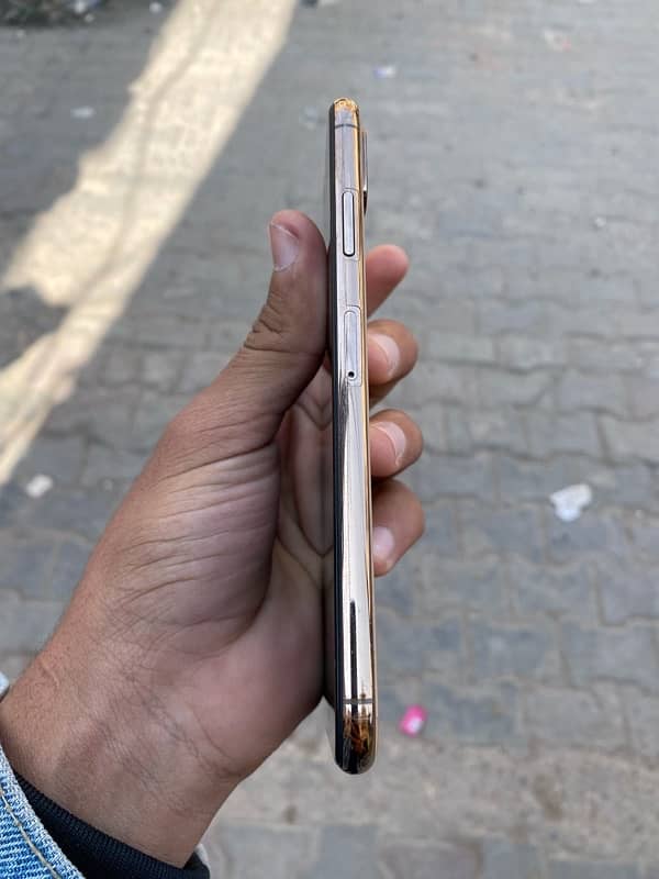 XS Max 256gb factory unlock 3