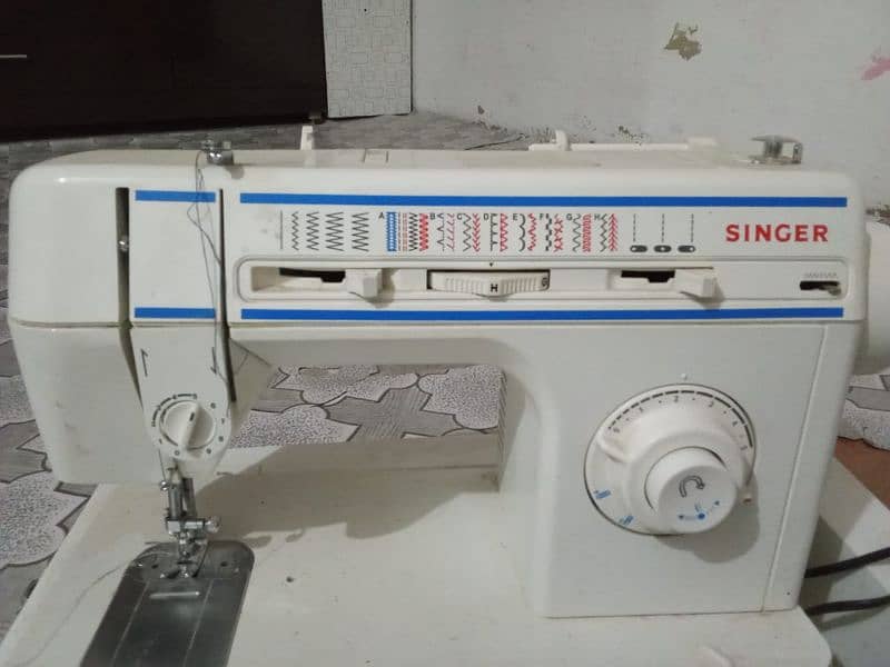 singer mecheen condition 10 by 10 all okay no repair price 20000 2