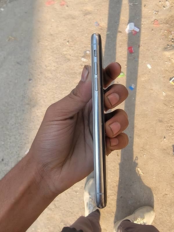 I phone x non pta 75 betery rabta 03184393949 4